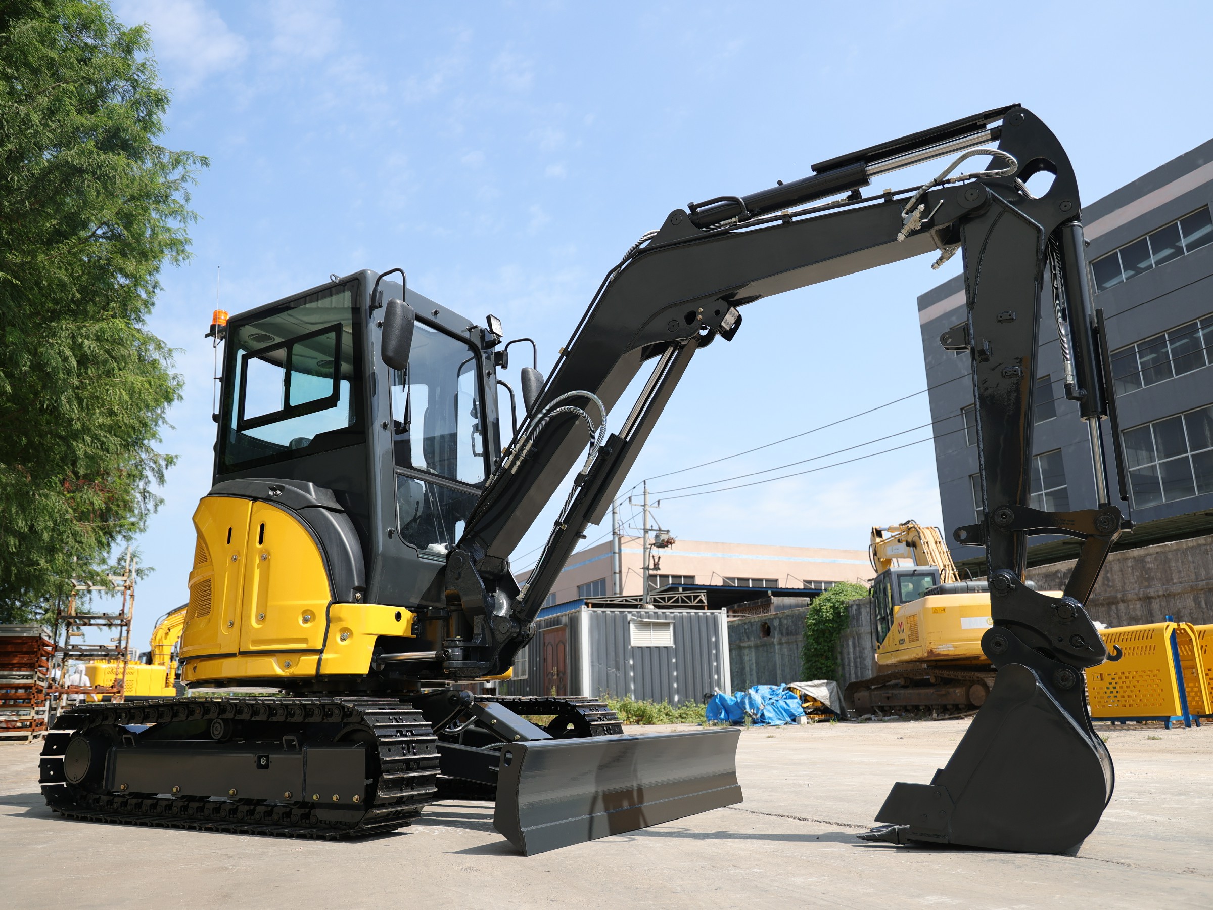Huayee excavator working on a jobsite