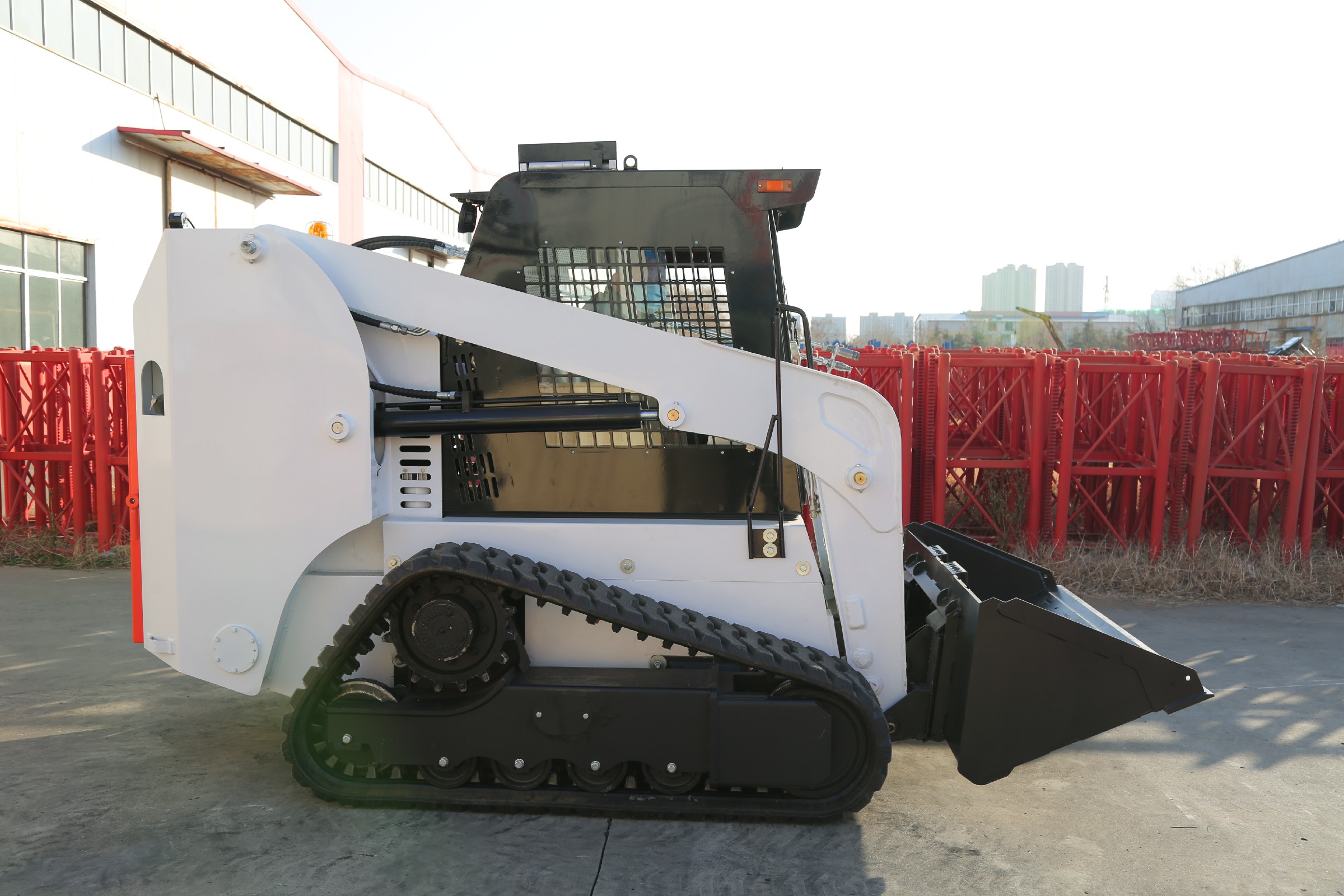 Huayee skid steer, side view